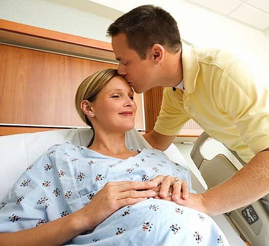 دعم زوجكِ أثناء المخاض أحد أهم أسباب قوتك..إليكِ تجارب الأمهات